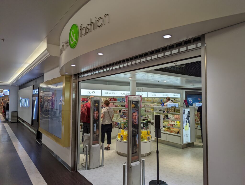 Парфюмерно-ритейловая зона как пример sensory retail
